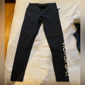 Victoria’s Secret Knockout Leggings Size Medium